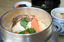 季節の釜めし